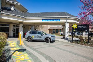 The Canadian Cancer Society’s Wheels of Hope transportation program and lodges ease travel and accommodation challenges for those affected by cancer.